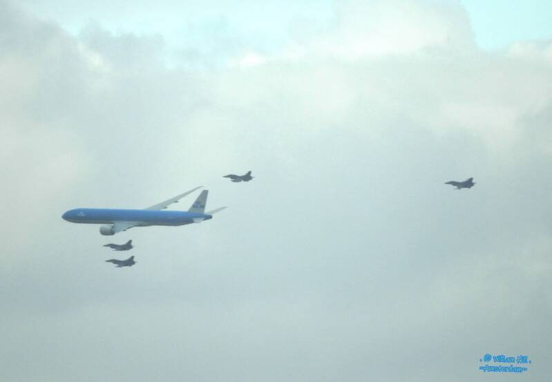 (14)    KLM + 4x F16