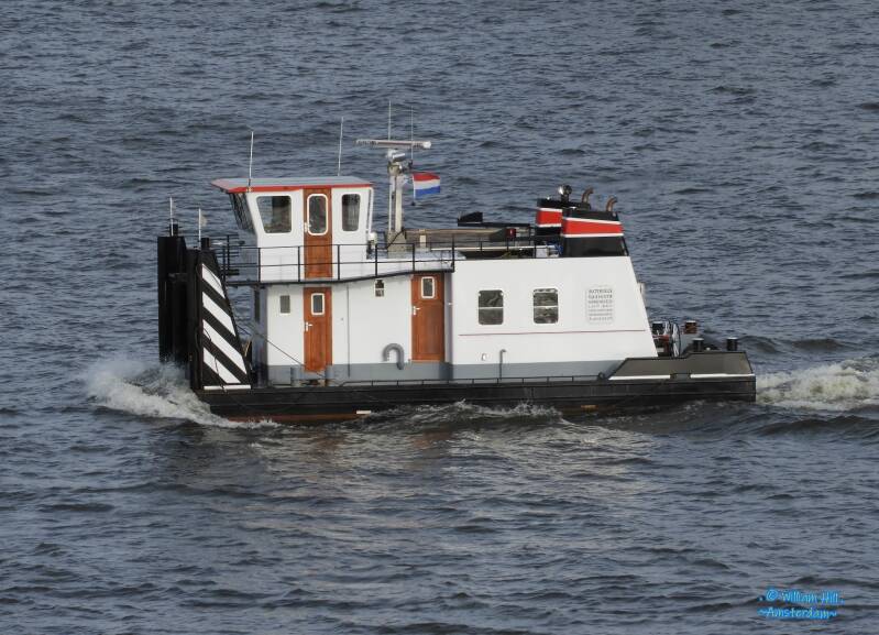 (15)   pushboat 'Watergeus'