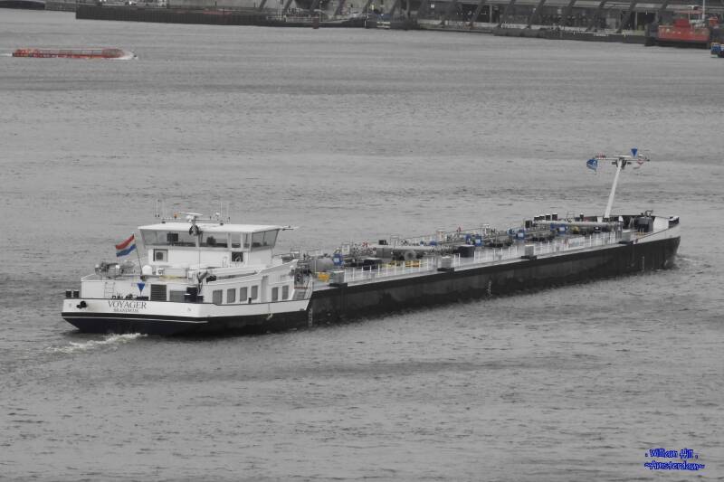 (16) - inlandtanker 'Voyager'