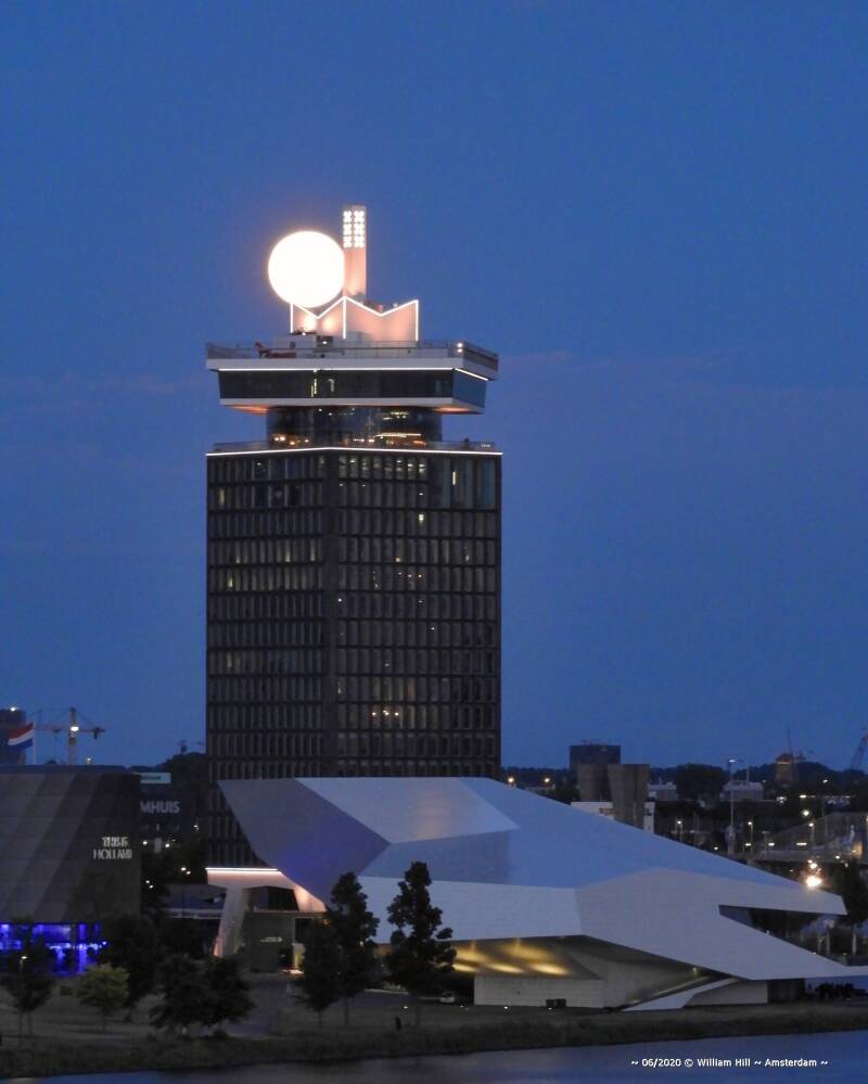 looks the Adamtower has a huge lamp