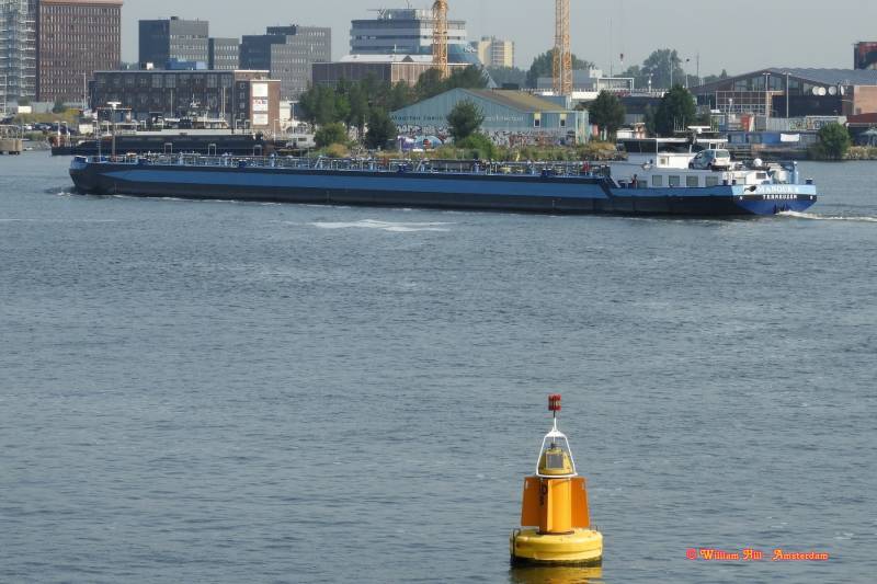  a buoy and tanker 'Manouk II'