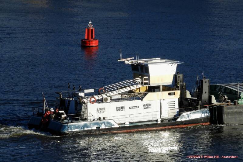 Pushboat BLIZZARD in the sun