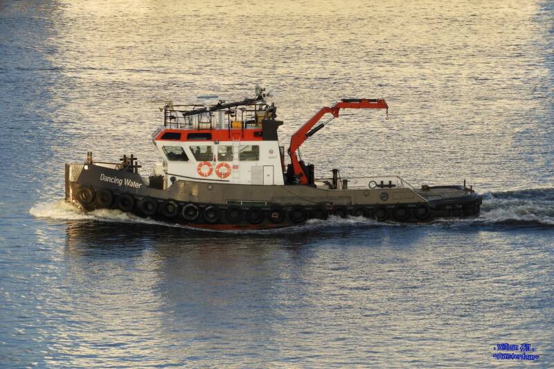 (19) - tug 'Dancing Water'