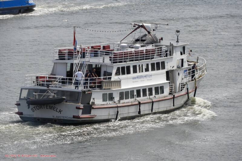 a whole year of no sailing and nobody thought of giving it a washing