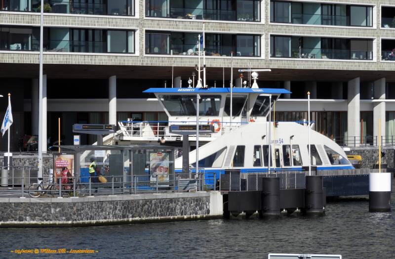 ferry station 'Pontsteiger' with ferry IJVEER 54'