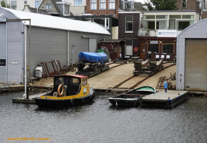 a little shipyard at Zoutkeetsgracht