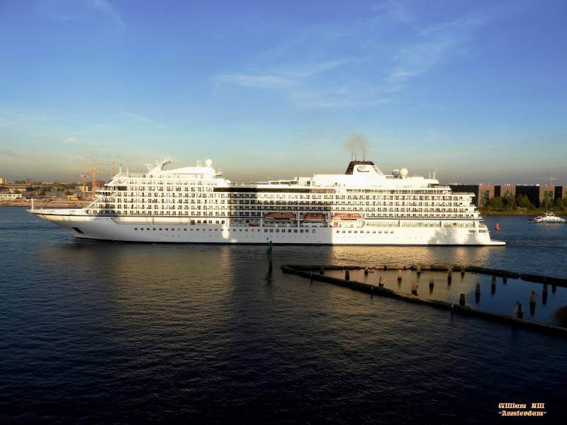 'Viking Sun' (228x34m)