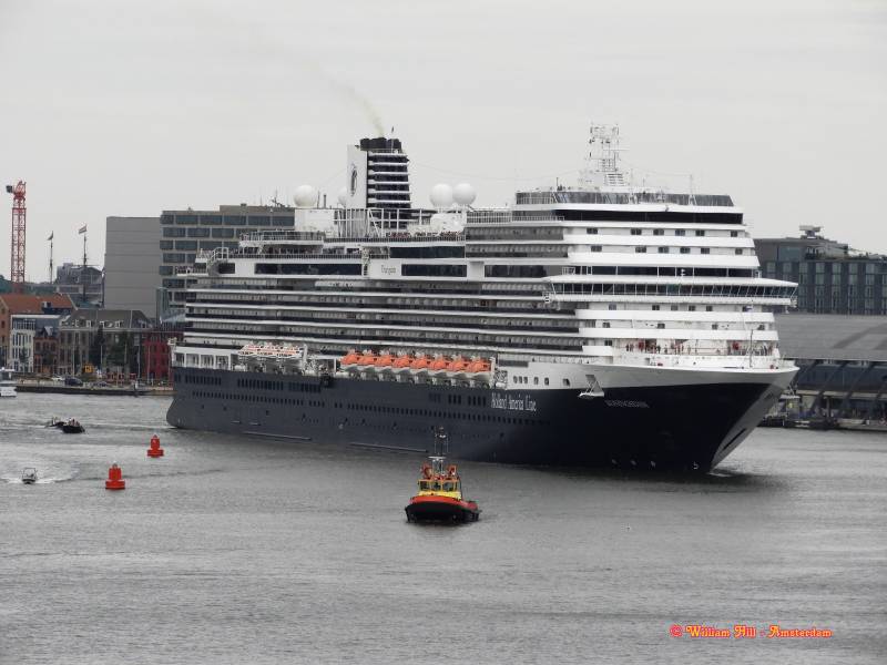 'Koningsdam' approaching