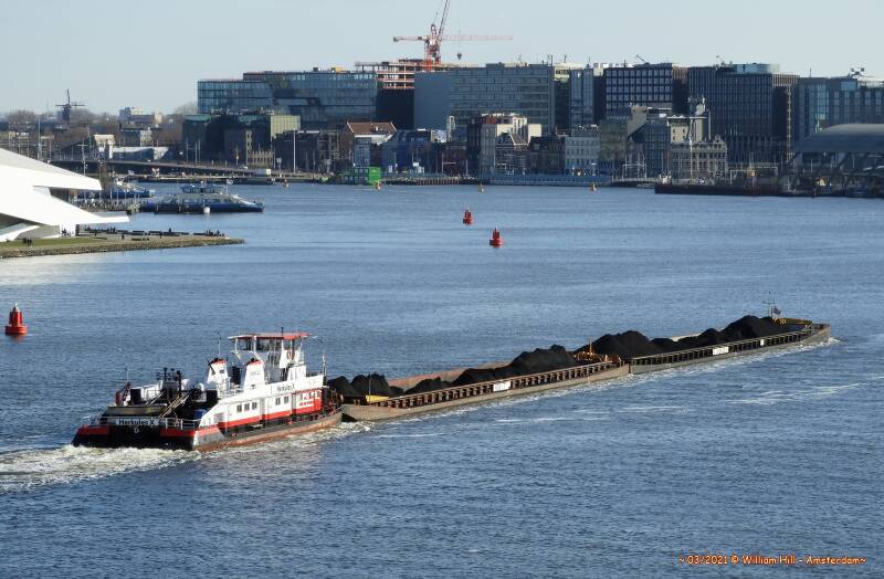 pusher HERKULES X with only 2 barges, it gets less and less every trip .., now that the coal storage had to close
