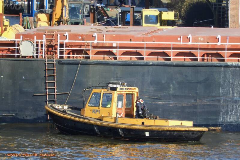 ...and the vlet gives the harbor pilot a lift to his next job.