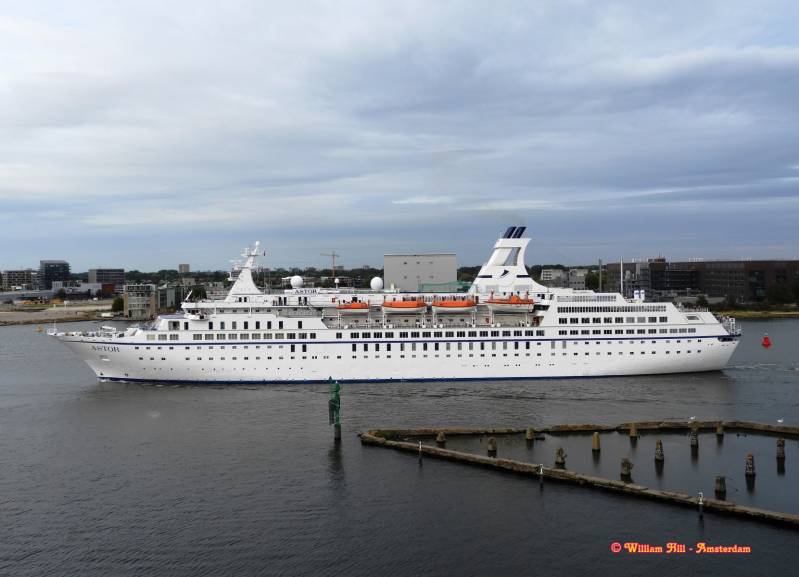 Let us sing along the Smurfs song.. Laa-la-la-la-laa