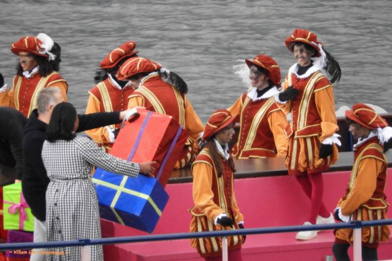 yeah, they can smile as well..