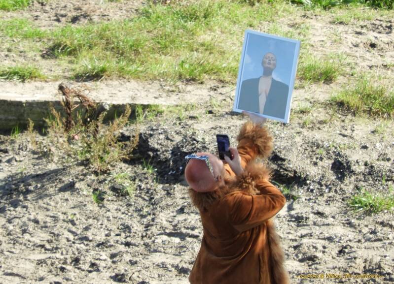 make a selfy from a selfy? .. and against the sun .. smart