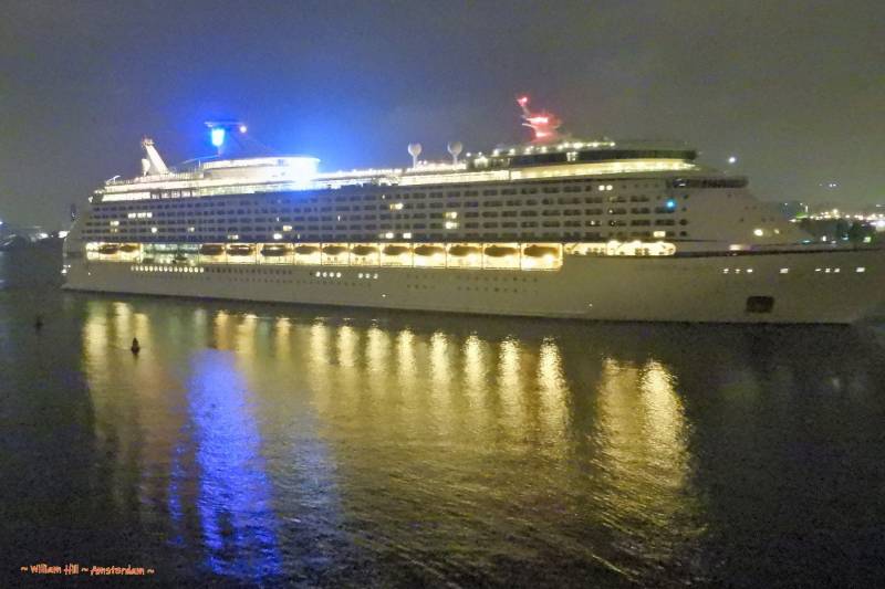 6.15 am passengership EXPLORER OF THE SEAS (311x49m) passed here on her arrival to Amsterdam