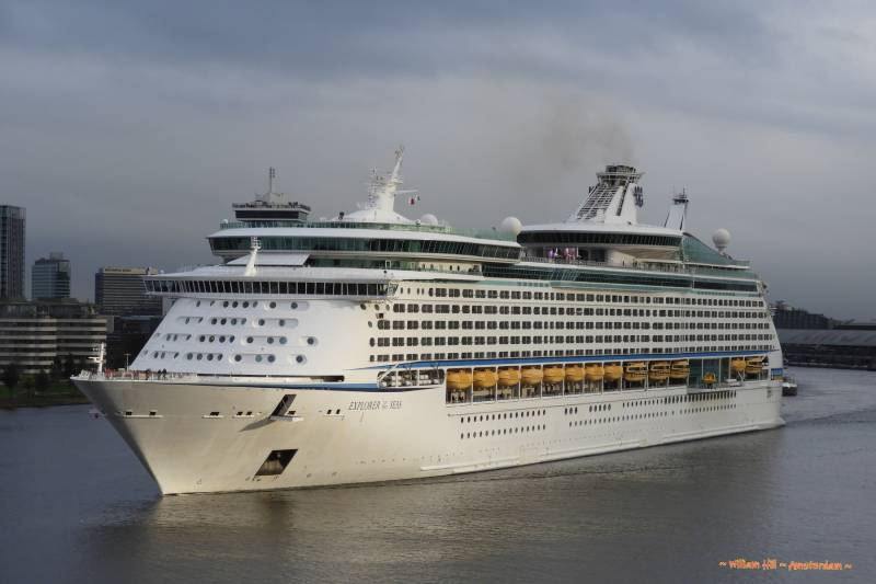 EXPLORER OF THE SEAS (311x49m)