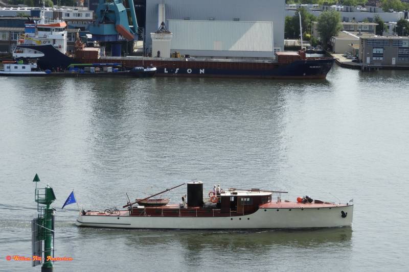 that's a nice pleasureboat..