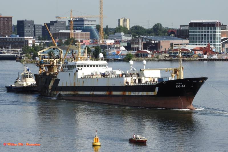 on tow, trawler 'Naeraberg - OW2072'