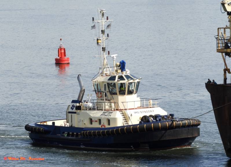 assisting tug 'Svitzer Typhoon'
