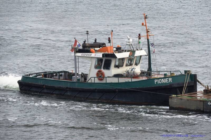 tug PIONIER