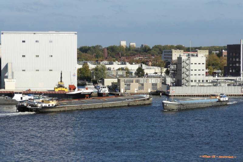 inlandships make room for a going one