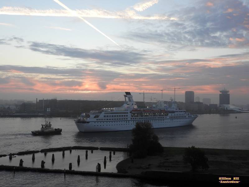 with assistence of tug 'Svitzer Typhoon'