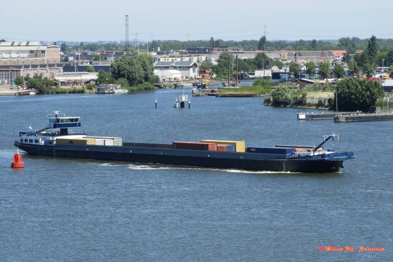 Containership LORENA waiting
