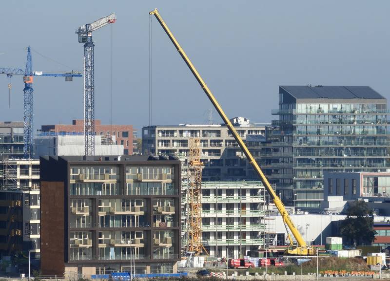 disabling and removing cranes