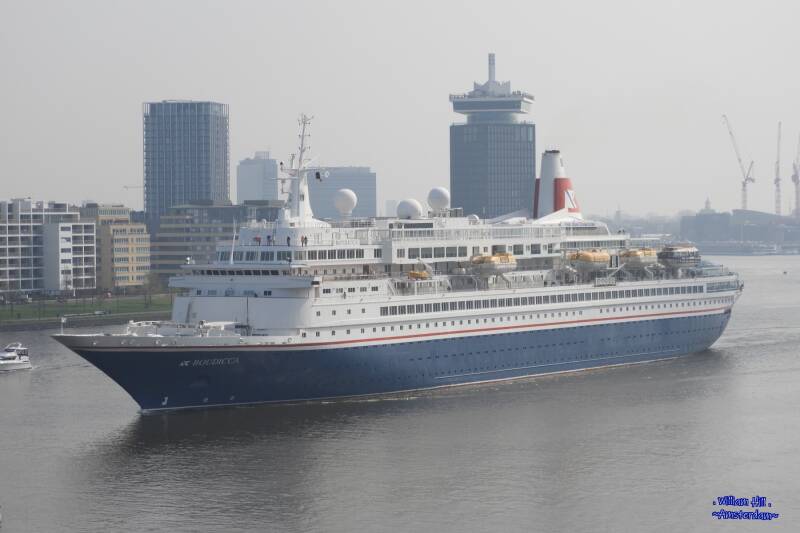 (30) -passengership 'Boudicca'  (207x25m), going