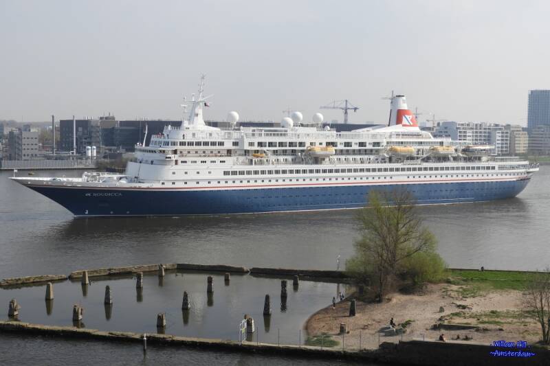 passing old pier 'Stenenhoofd'