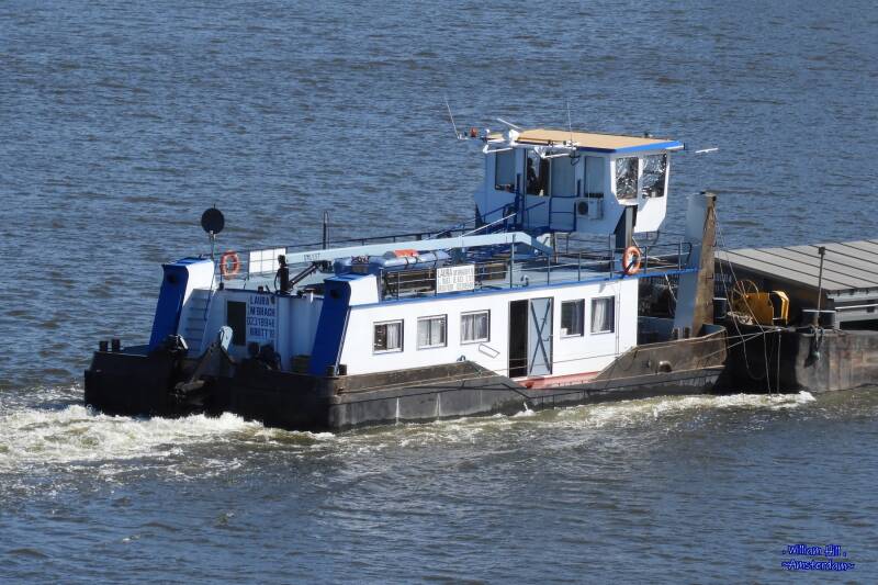 (31) - pushboat 'Laura'