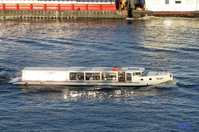 canalboat VONDEL