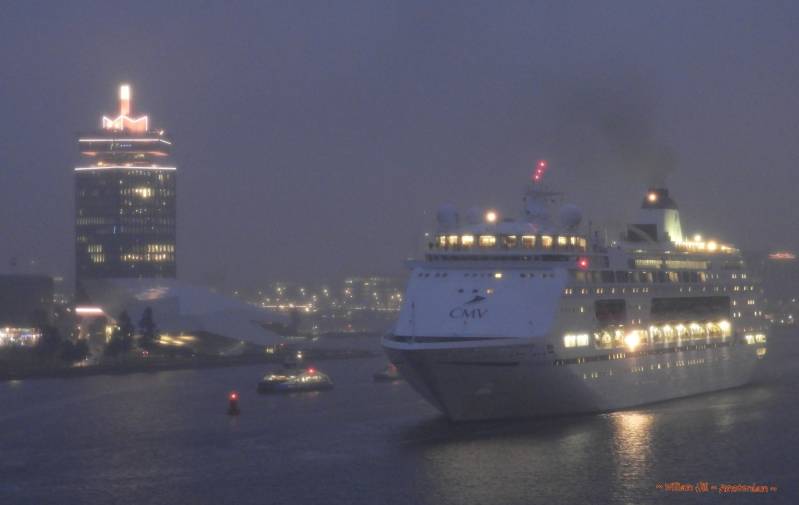 there she is in the mist, COLUMBUS