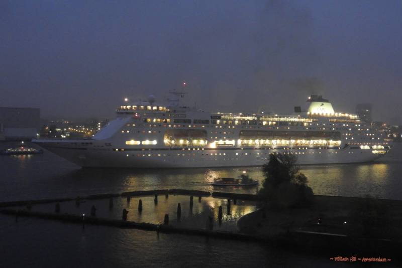 passing the old pier &#039;Stenenhoofd&#039;