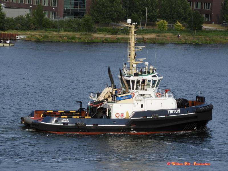 tug TRITON