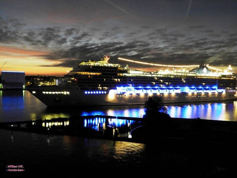 MSC Magnifica (departing)