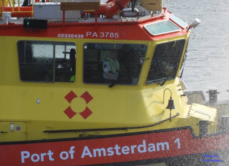 ..water splashes.. ..