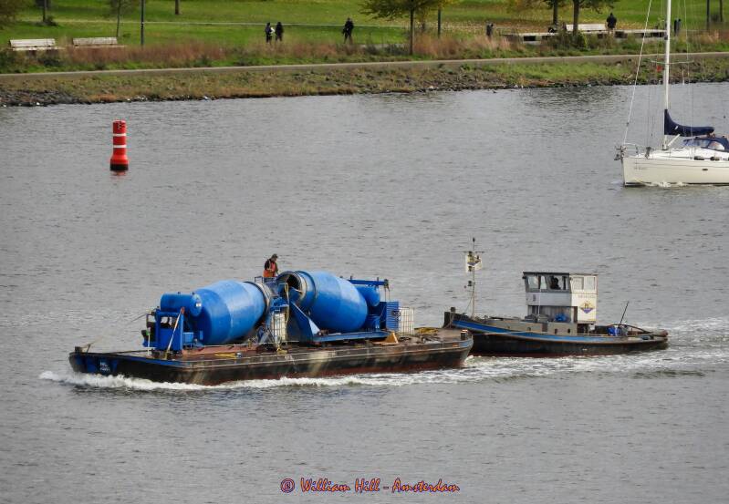 tug BARCA with a transport
