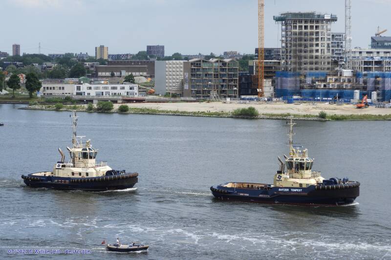 04) assisting tugs arrive