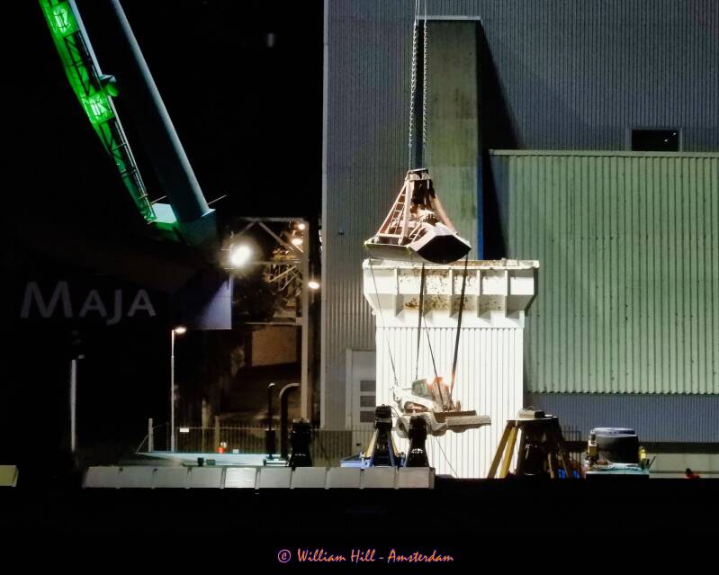 MAJA ENTERPRISE removes the shovel