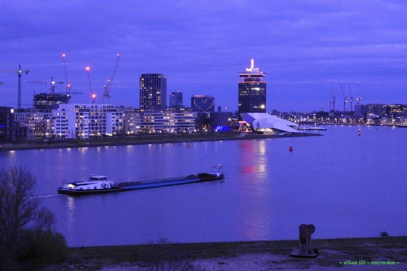 purple evening, Corona crisis = everyone is home, many lights 