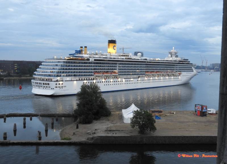 'Costa Mediterranea' passing Stenenhoofd