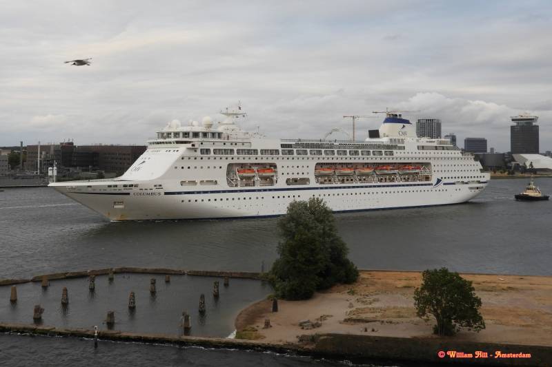 COLUMBUS  + tug SVITZER TYPHOON and guiding gull