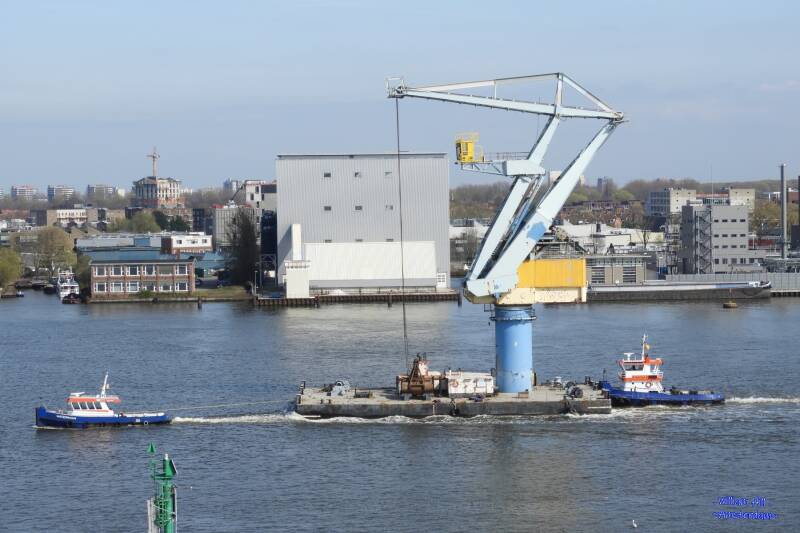 MAJA - SKYFALL (passing  OMYA in the background)