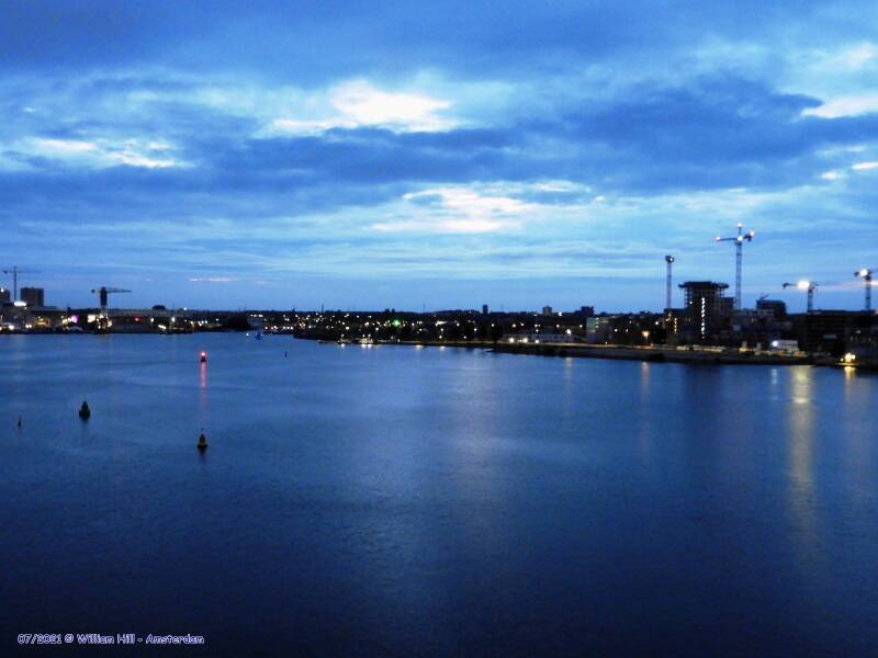 5,) a blue morning at 04:42