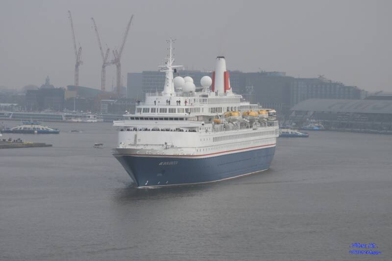 (06) - passengership BOUDICCA departing after a surprise visit