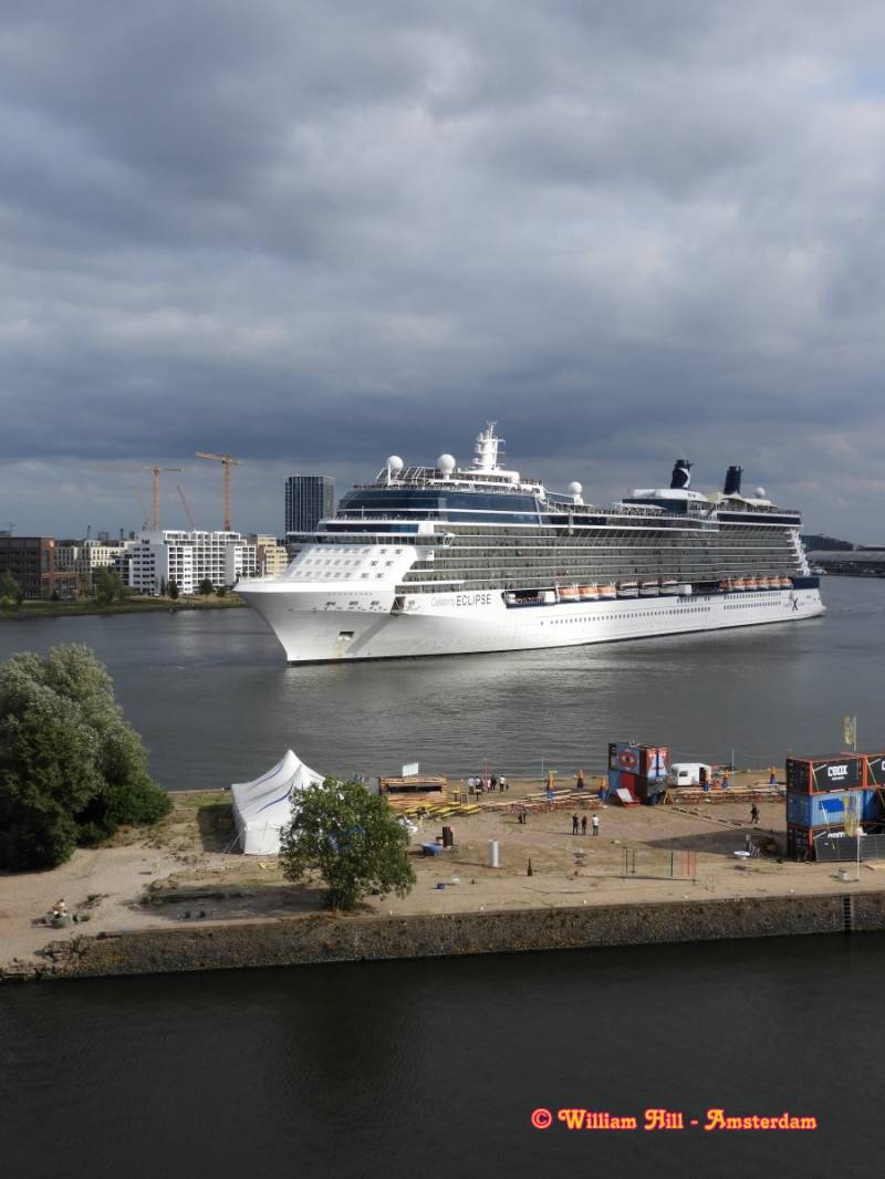 'Celebrity Eclipse' (318x37m)