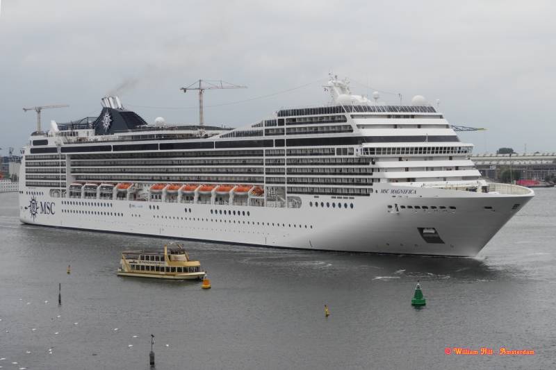 'MSC Magnifica' (294x32m)