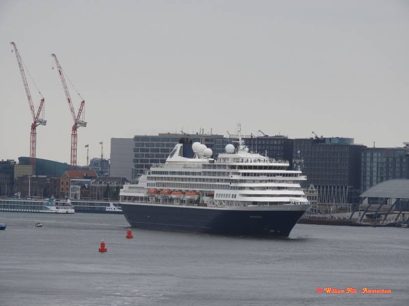 'Prinsendam' departing