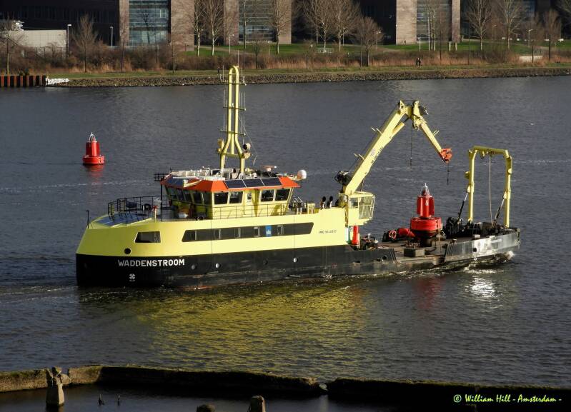 Buoy maintenance WADDENSTROOM