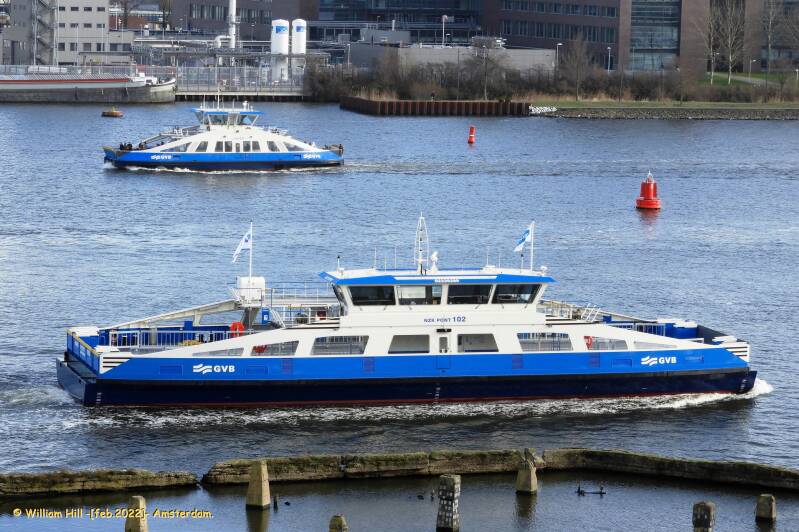 (2) NZK-ferry, NZK PONT 102 with on otherside an IJ-ferry IJVEER 50
